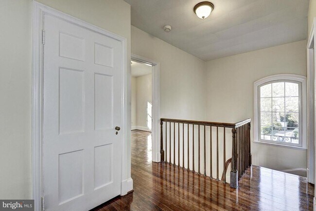 Building Photo - 4910 Hillbrook Ln NW