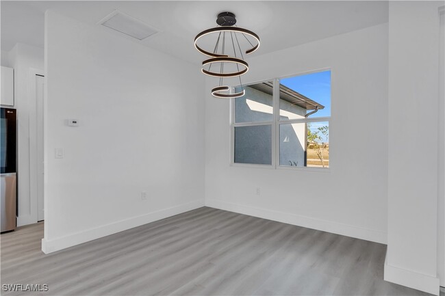 Building Photo - 1034 Chiquita Blvd N
