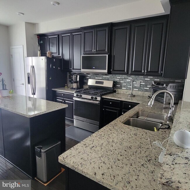 Building Photo - 2922 Glendale Ave