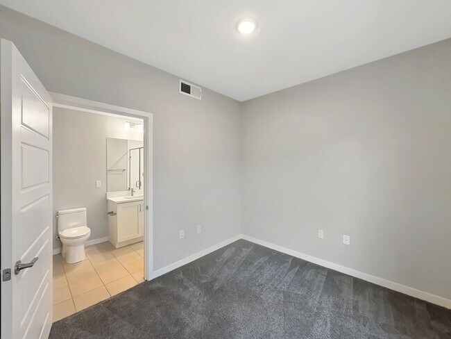 Building Photo - Spacious San Elijo Hills Home with 2-car G...