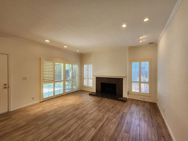 Building Photo - Redwood city townhouse