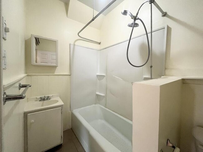 Building Photo - 512-514-514 E 500 S