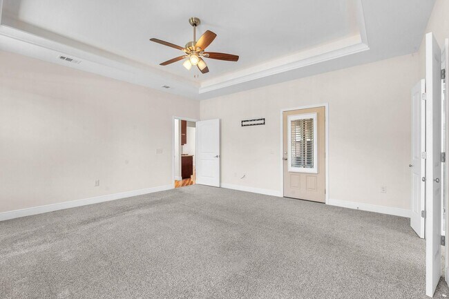 Building Photo - Stunning 4 Bedroom in PRIME Location!!  South of I-10!!