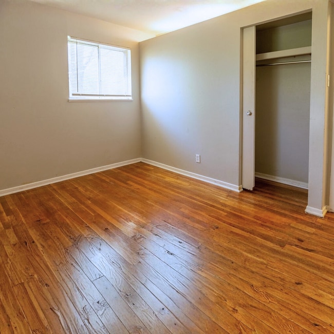 Building Photo - 277 Roderick Dr