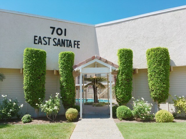 Front Entrance - 701 E Santa Fe Ave