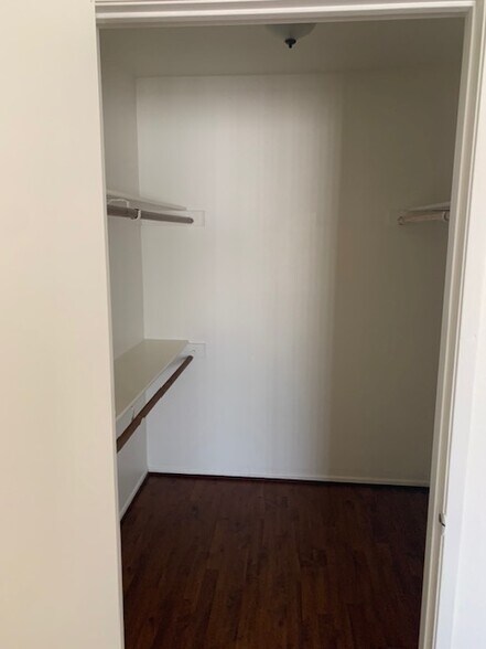 Building Photo - 147 S Ave 56