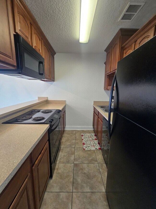 Building Photo - 432 Auburn Dr