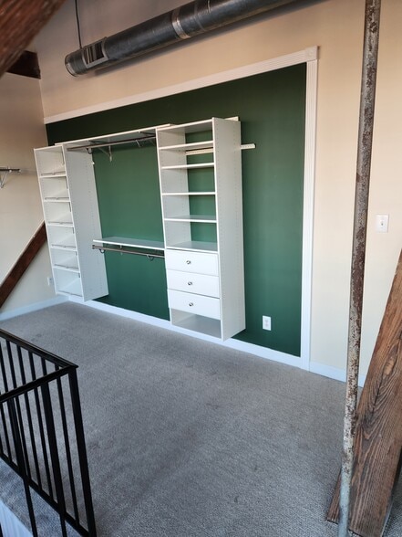 Closet - 815 Porter St