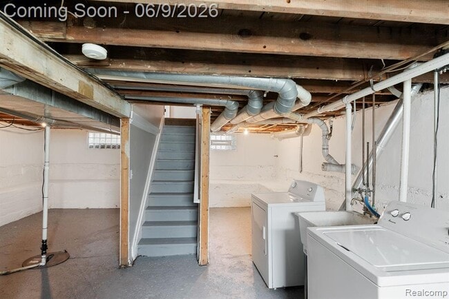 Building Photo - 3260 Sashabaw Rd