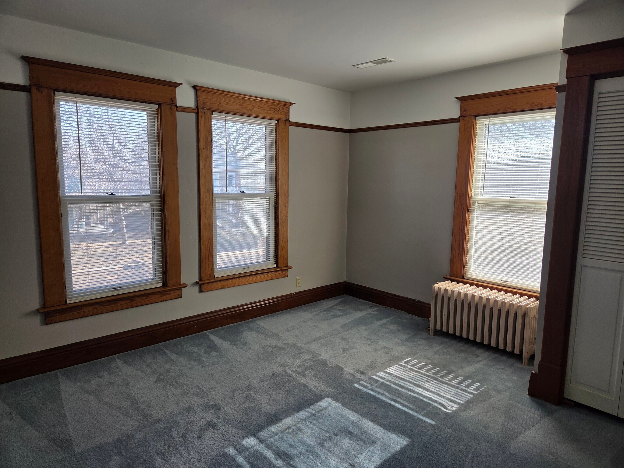 Building Photo - 511 W 1st St