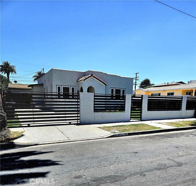 Building Photo - 1538 W 102nd St