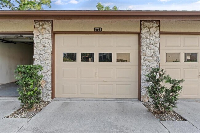 Building Photo - 5753 Avista Dr