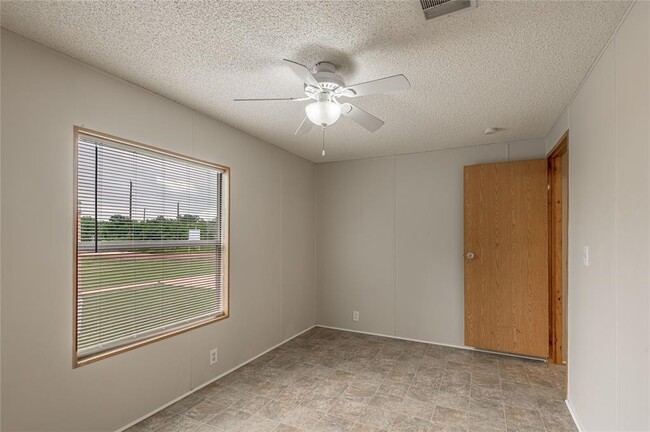 Building Photo - 1345 FM 405 Rd