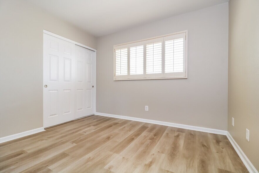 Building Photo - 6772 W Morrow Dr
