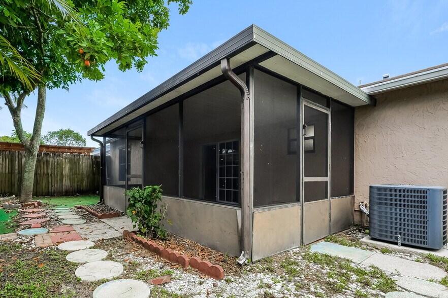 Building Photo - 5872 Corson Pl