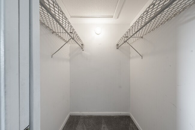 Building Photo - 251 S Cypress Rd