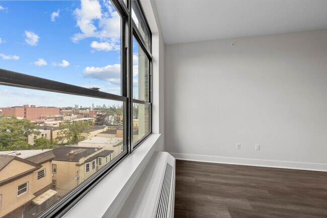Building Photo - 121 34th St