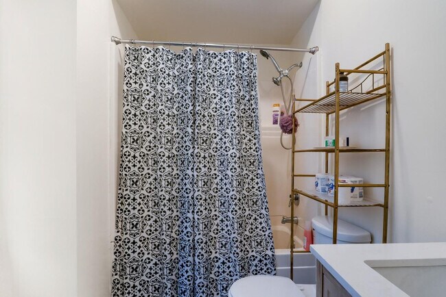 Building Photo - 1022 Wise St