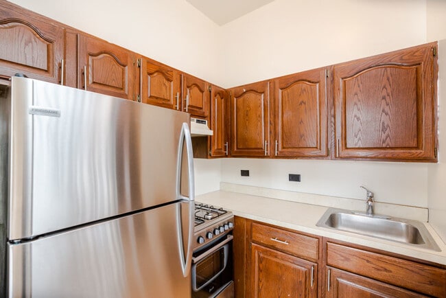 Building Photo - 959 W Armitage Ave
