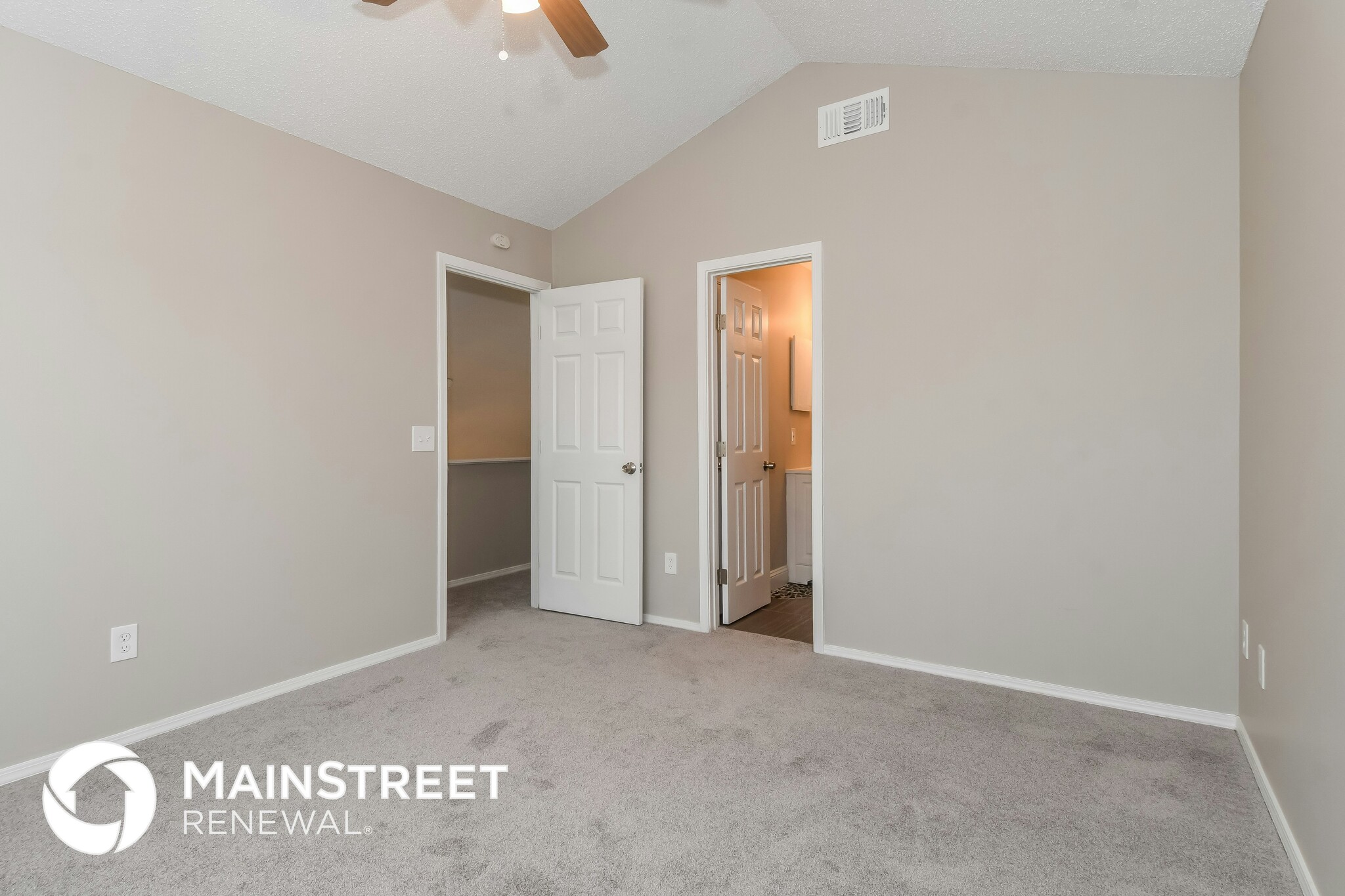 Building Photo - 627 Staffordshire Dr