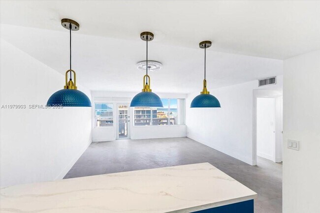 Building Photo - 3111 N Ocean Dr