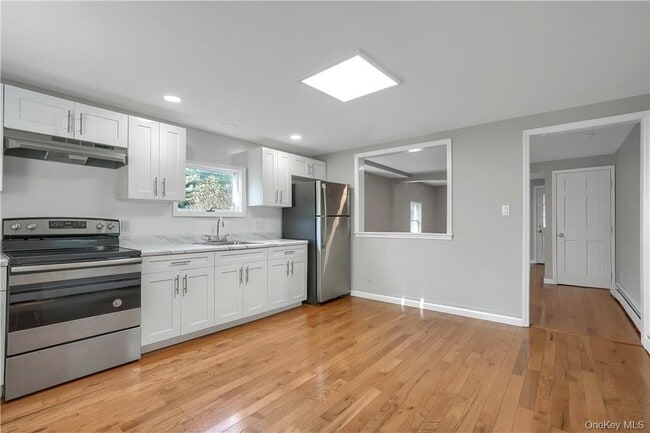 Building Photo - 28 Spring St