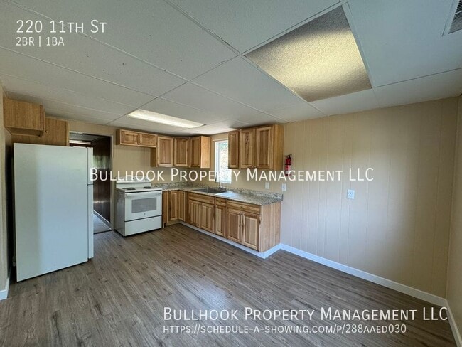 Building Photo - 220 11th St