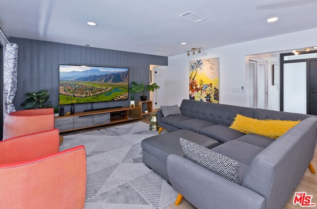 Building Photo - 2660 N Farrell Dr