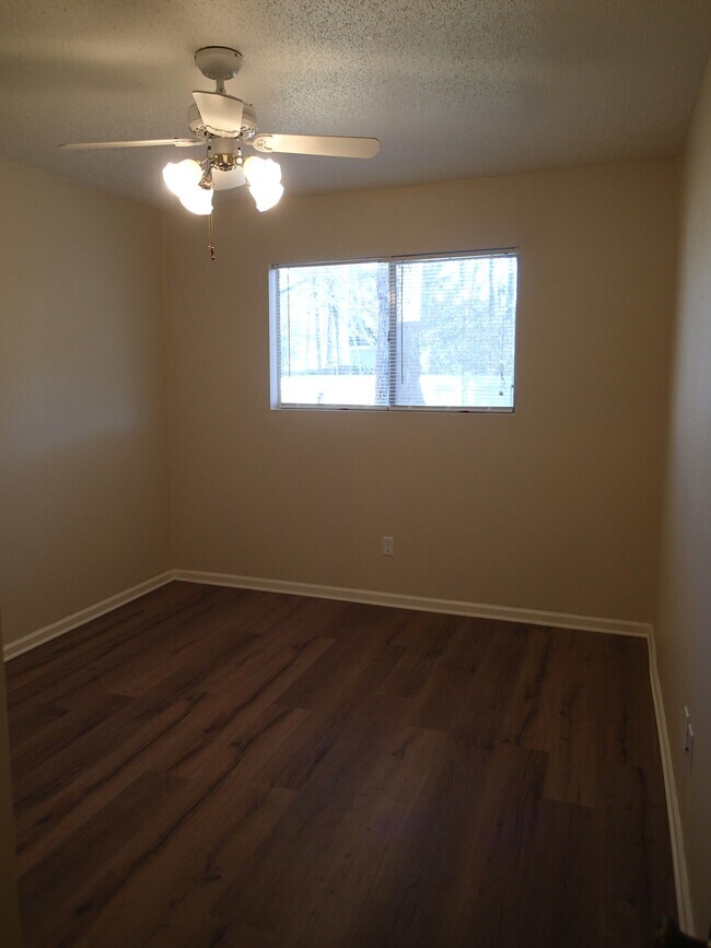 Building Photo - 671 Forest Loop