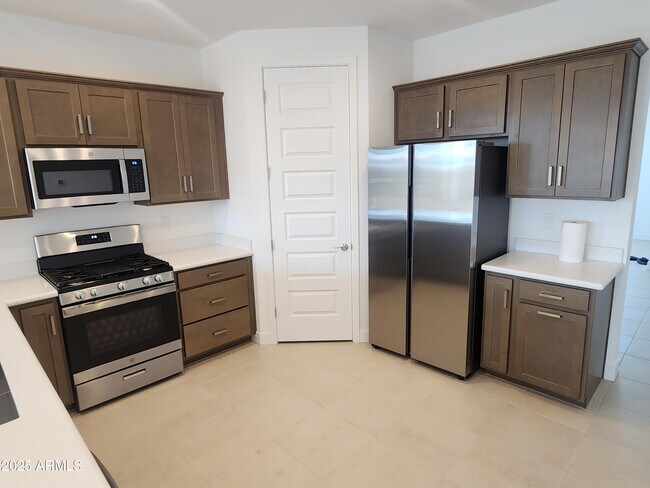 Building Photo - 11214 N 168th Dr