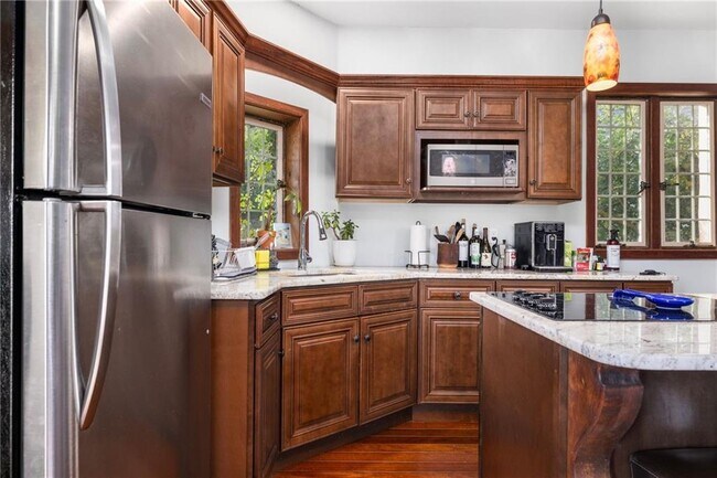 Building Photo - 216 Gray Craig Rd