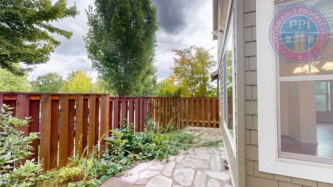 Building Photo - Bethany - Luxury Home, Central Air-Conditioning, Community Pool, Pet Welcome