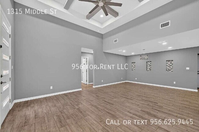 Building Photo - 1315 Middle St