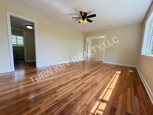 Building Photo - Home for Rent In Adamsville