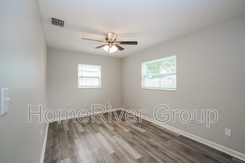 Building Photo - 6561 W Shore Cir