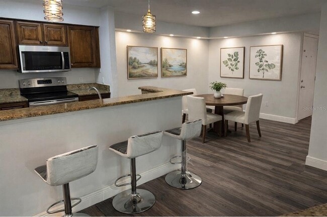 Building Photo - 9481 Highland Oak Dr