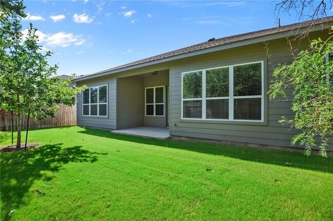 Building Photo - 3921 Tavarez St