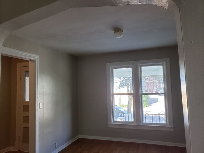 Building Photo - 154 Chenango St