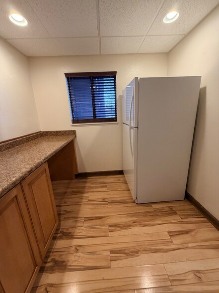 Building Photo - 1011 River Dr