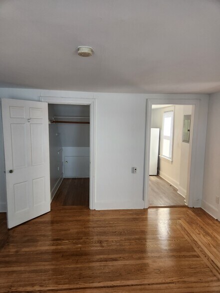 Building Photo - 189 Thames St