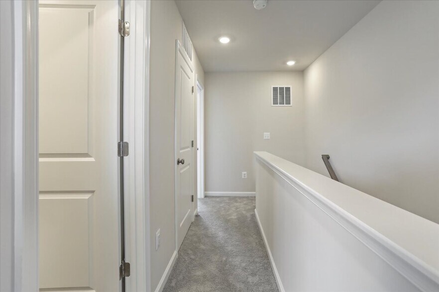 Building Photo - 331 Sandy Bottom Cir