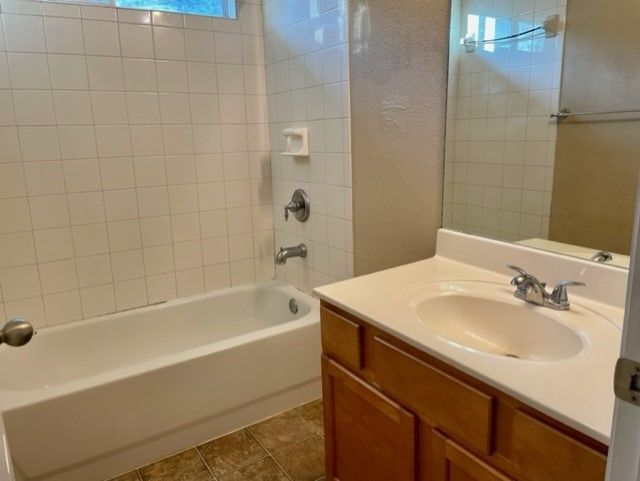 Building Photo - 914 Whitewing Ln
