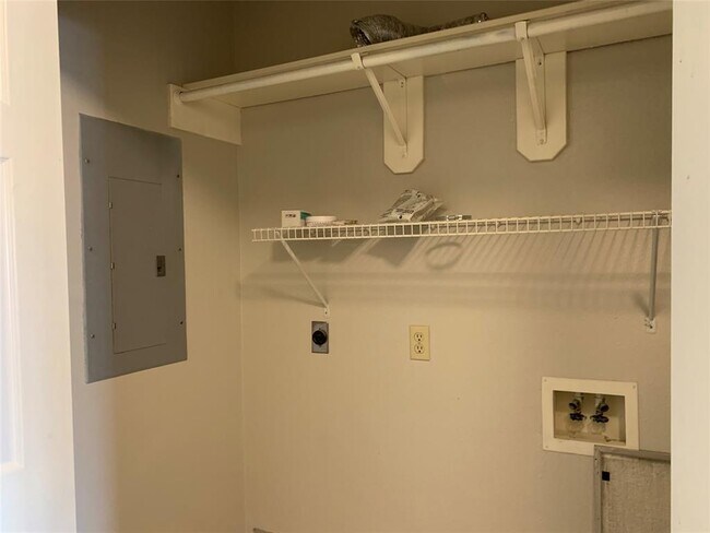 Building Photo - 585 Warsaw Dr