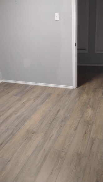 Building Photo - 211 W Huff Ave