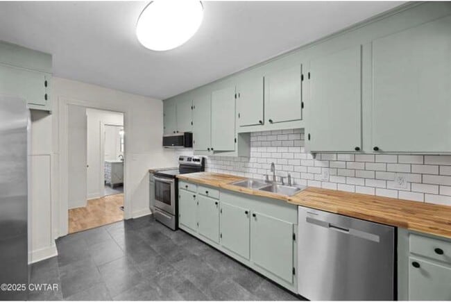 Building Photo - New Listing