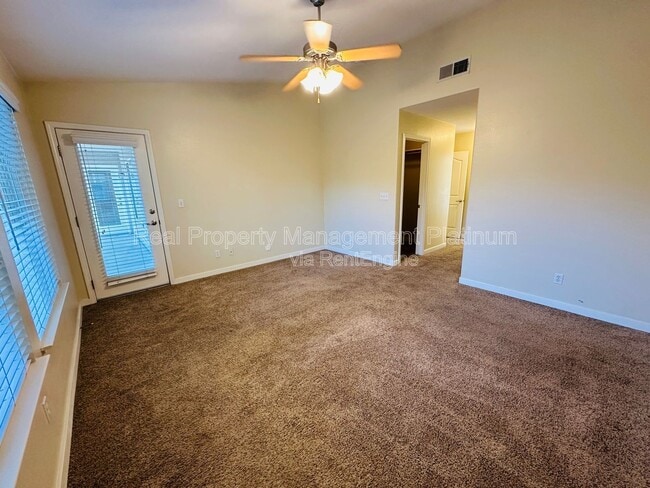 Building Photo - 2012 Riverview Dr