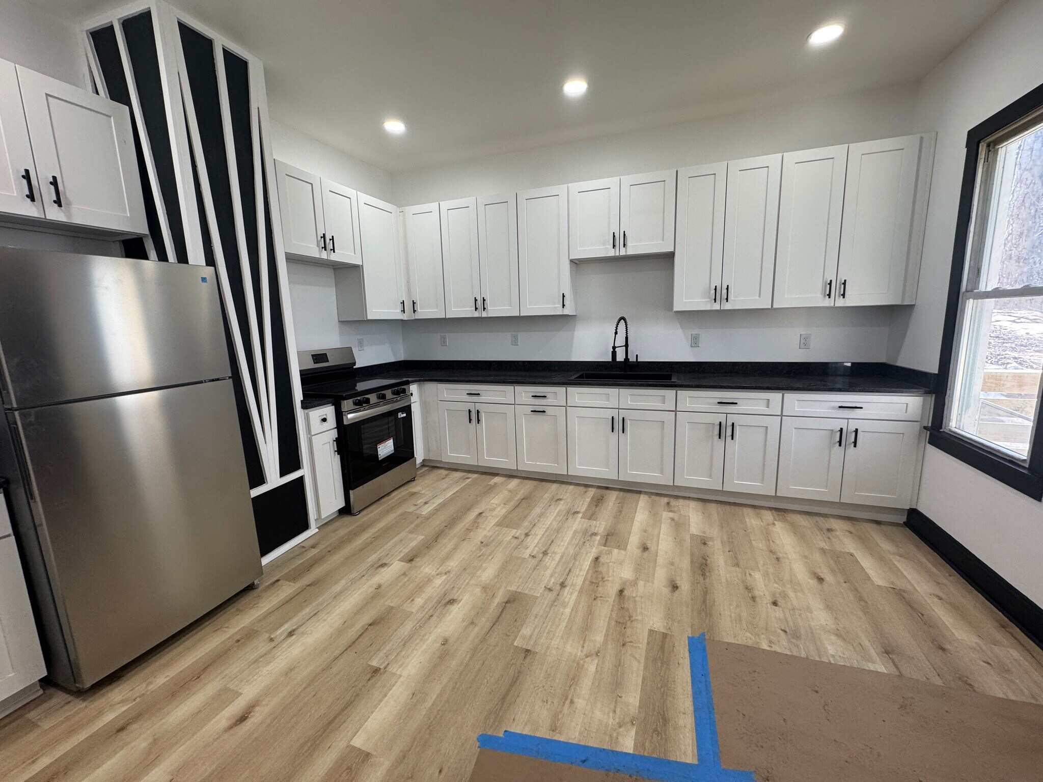 Building Photo - 234 E 16th Ave