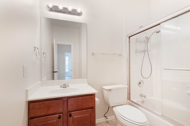Building Photo - Boerne, TX -Gorgeous home in Kendall County Estates