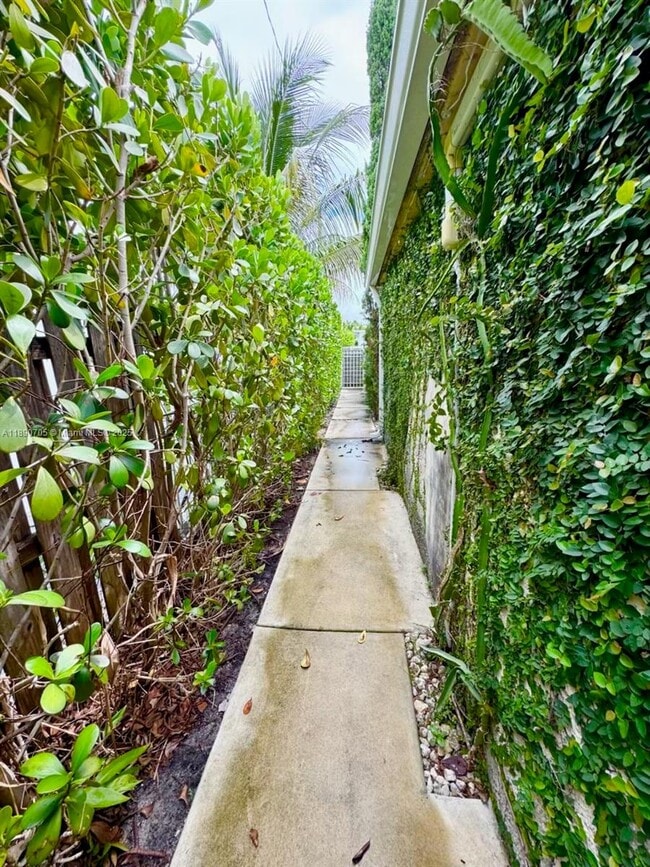 Building Photo - 323 NW 105th St