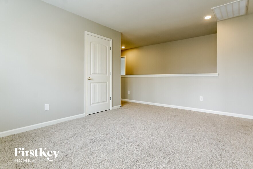 Building Photo - 229 Park View Cir